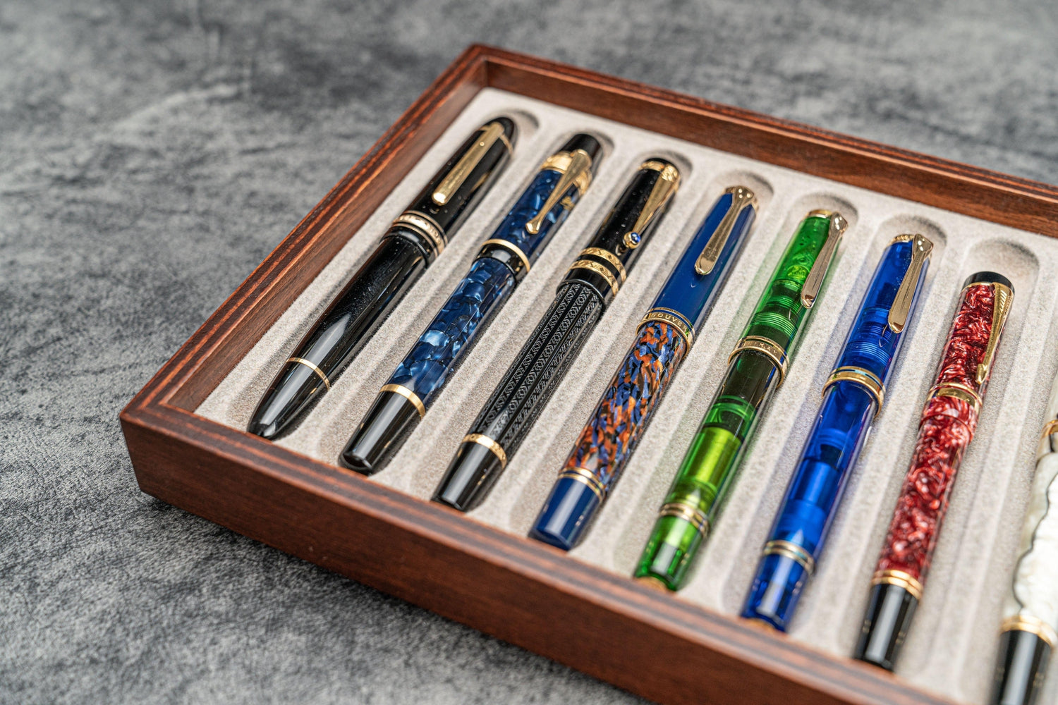 Wood Pen Display Case w/ Clear Lid - Holds 11 Pens